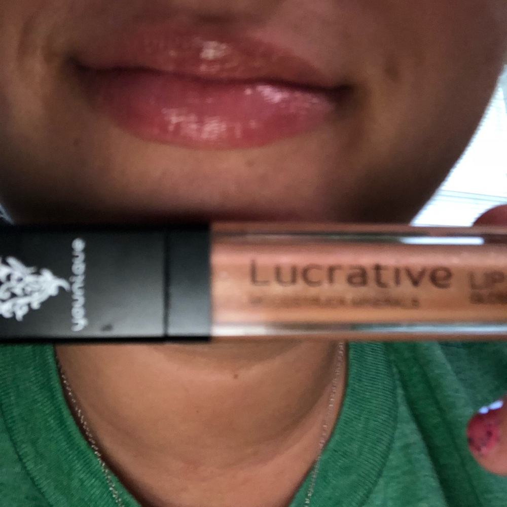Lip gloss